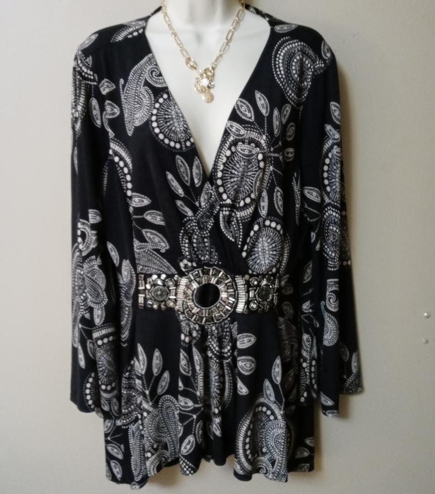 Absolutely gorgeous tunic viscose spandex. XL